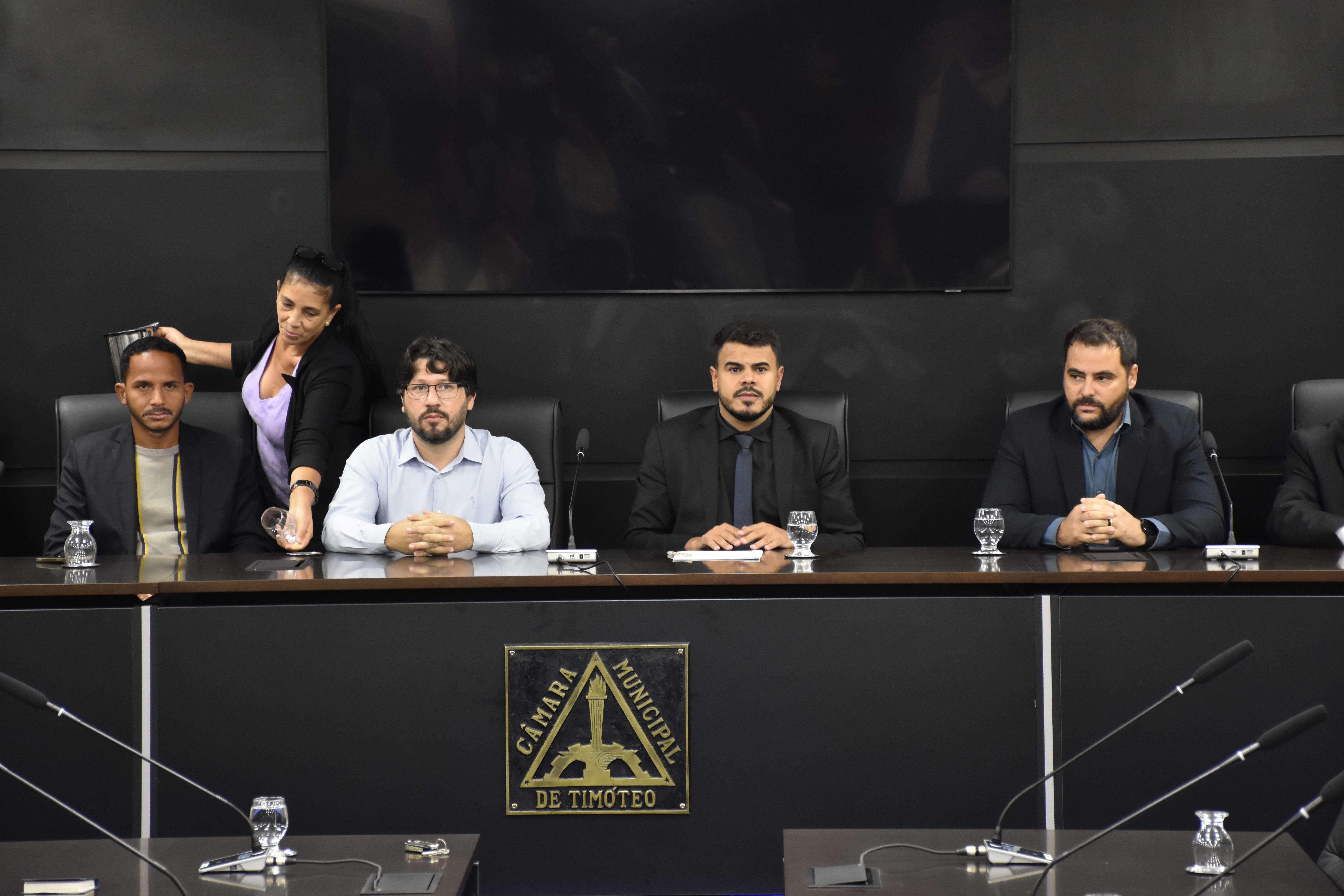 Câmara de Timóteo abre sua sede com um espaço renovado